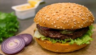 Гамбургер с котлетой
