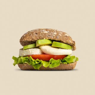 Свежа Моцарела, Авокадо и Домат