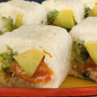 Philadelphia Roll (Salmon, Cheese and vegetables 