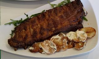 Costita marinata cu cartofi cu rozmarin