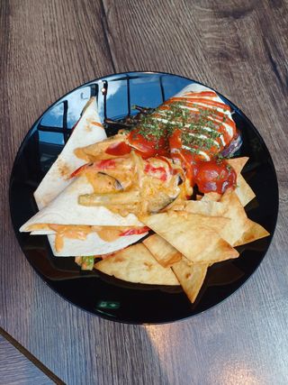 Tortilla sa piletinom u cajun sosu