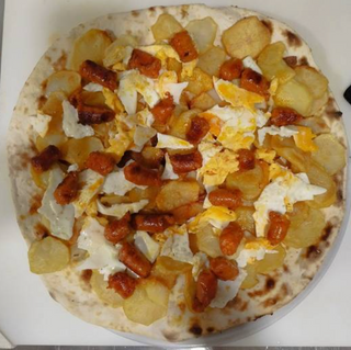 Focaccia de huevos rotos con chistorra (33 cm.)