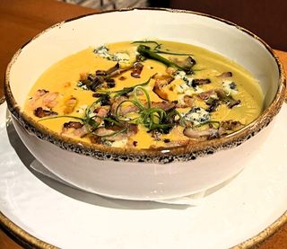 Сирний крем-суп з копченим беконом (400г)