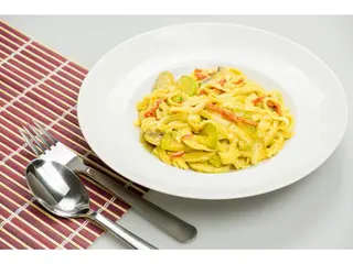 Spaghette din orez cu lapte de cocos, vegan, fără gluten