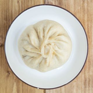 Baozi ripieno di maiale macinato e cavolo cappuccio