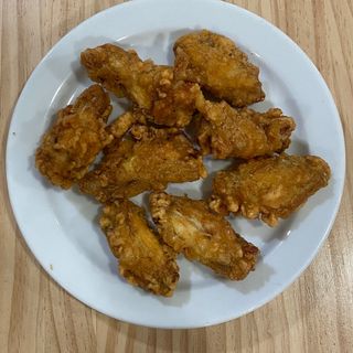 18. Alitas de pollo frito (8 uds.)