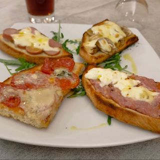 Crostini misti