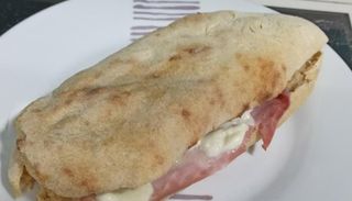 Panuozzo prosciutto cotto e mozzarella