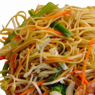 Combo 1 Tallarines verduras con cerdo agridulce 