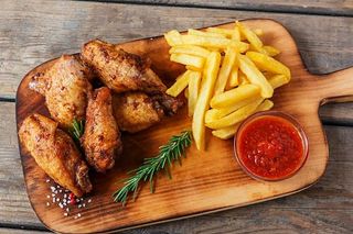 Chicken Wings With Chips & Salad