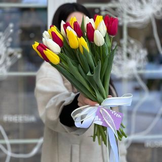 Букет из 27 тюльпанов микс 