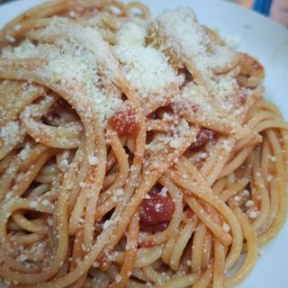 Pasta con pomodorini freschi