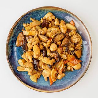 Pollo Con Bambu Y Setas Chinas