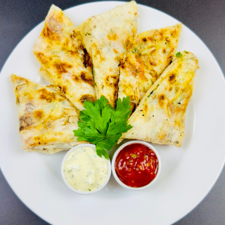 Lawasz z grillowanym serem