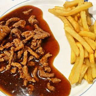 #60. ternera con patatas fritas