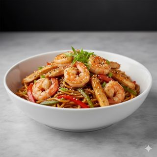 Wok con pollo y gambas