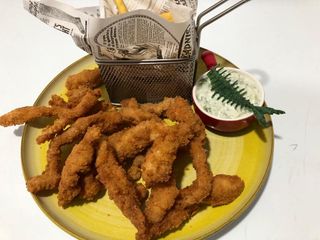 Chicken fingers si cartofi prajiti