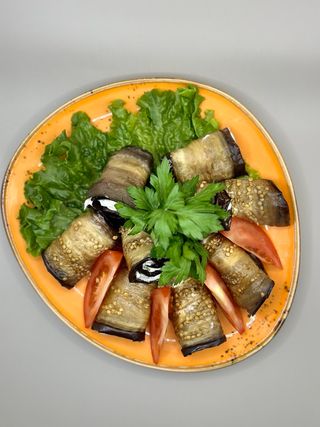 Рулетики с чесноком и зеленью