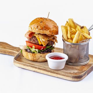 Hamburguesa estilo manto negro