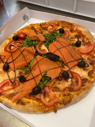Pizza al salmone