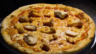 Pizza Funghi porcini mica