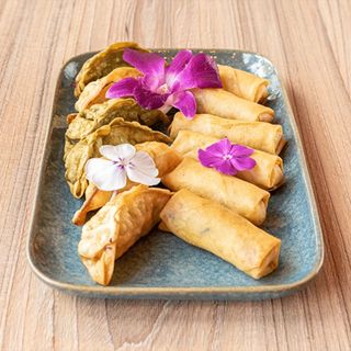 Mix pierożków i sajgonek