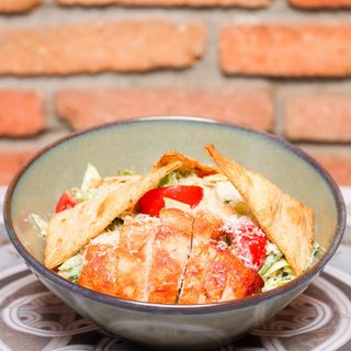 სალათი ცეზარი ქათმით