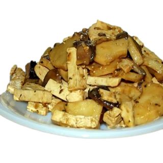Tou fu (Queso de soja) con bambú y setas