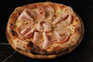 Pizza cu Mortadella