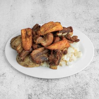 Chicharrón De Cerdo (con mote)