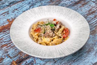 Papardelle cu mușchi de vită,  zucchini și sos de trufe