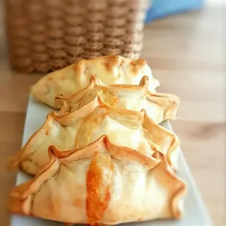 Empanada De Jamón Y Queso