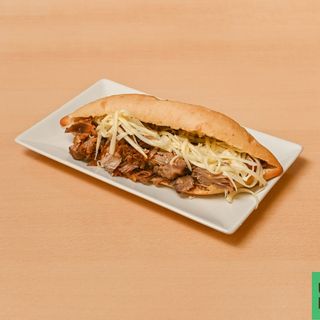 Bocadillo Pernil Tomate Queso