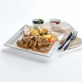 Svinjski medaljoni u umaku više vrsta gljiva sa pire krumpirom i kruh