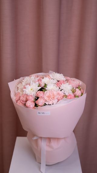 Bukiet z róż gałązkowych i chryzantemy «Bloomtone»