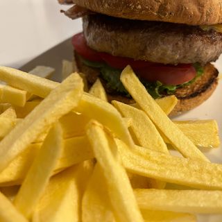 Hamburguesa De Buey (XL) Con Patatas Fritas Caseras