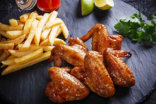 Alette di pollo e patatine 4 pezzi