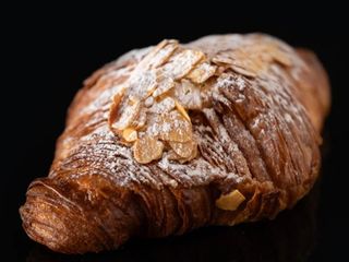 Круасан мигдальний (145g)