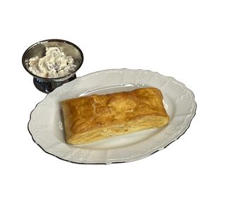 Տաք գաթա քաղցր միջուկով, քամած մածուն