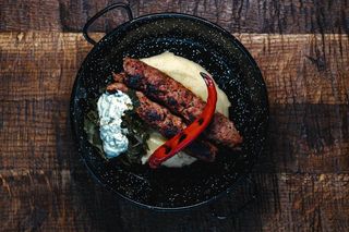 Кебаб з баранини з соусом дзадзикі та картопляним пюре (380g)