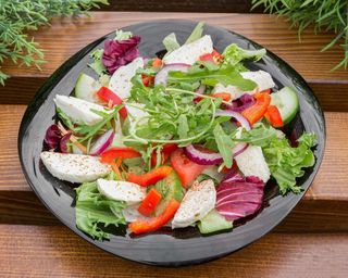 Sałatka z mozzarellą i rukolą