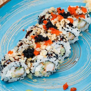 Каліфорнія з вугрем, креветкою та кранчем						