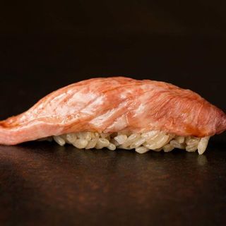 1068 NIGIRI WAGYU 2PZ