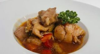 A5. Pollo con peperoni