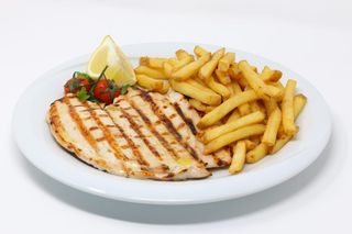 Petti di pollo grigliato e patatine