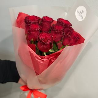 7 trandafiri rosii olandezi 60 cm