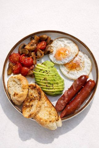 English Breakfast cu avocado