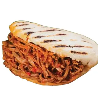 Arepa completa de carne mechada