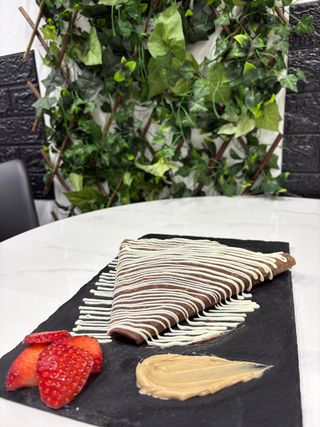 Clătită Crema Kinder + căpșuni