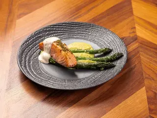 Запечений лосось зі спаржею (250g)